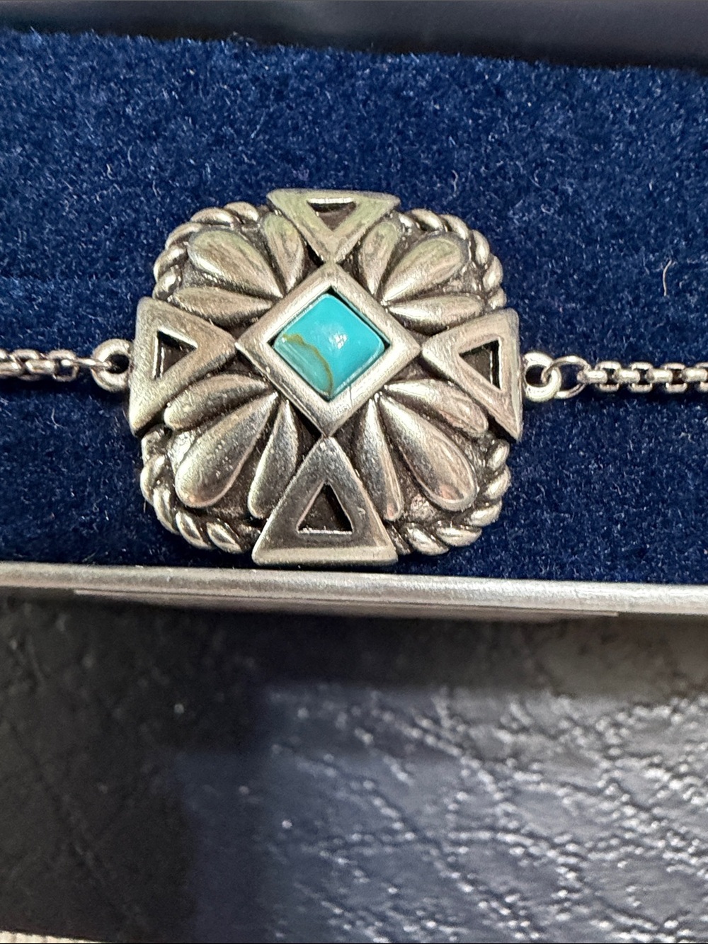 Montana Silversmiths Desert Sage Turquoise Bracelet - Picture 5 of 10